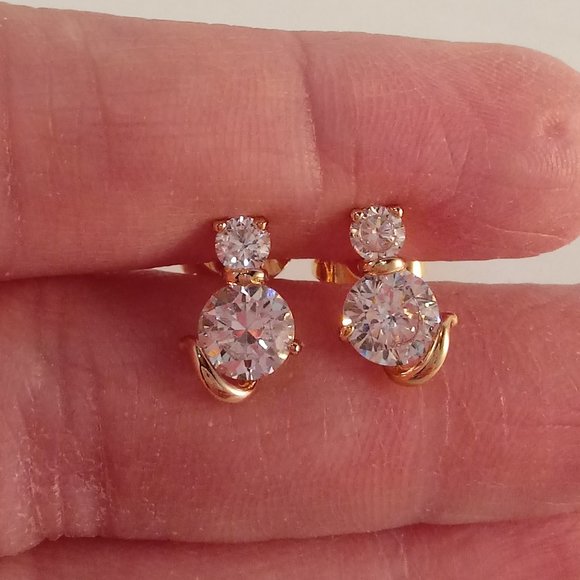 18K Yellow Gold Filled Cat Shape Diamond Zircon Stud Earrings 1.28ctw - Picture 5 of 6